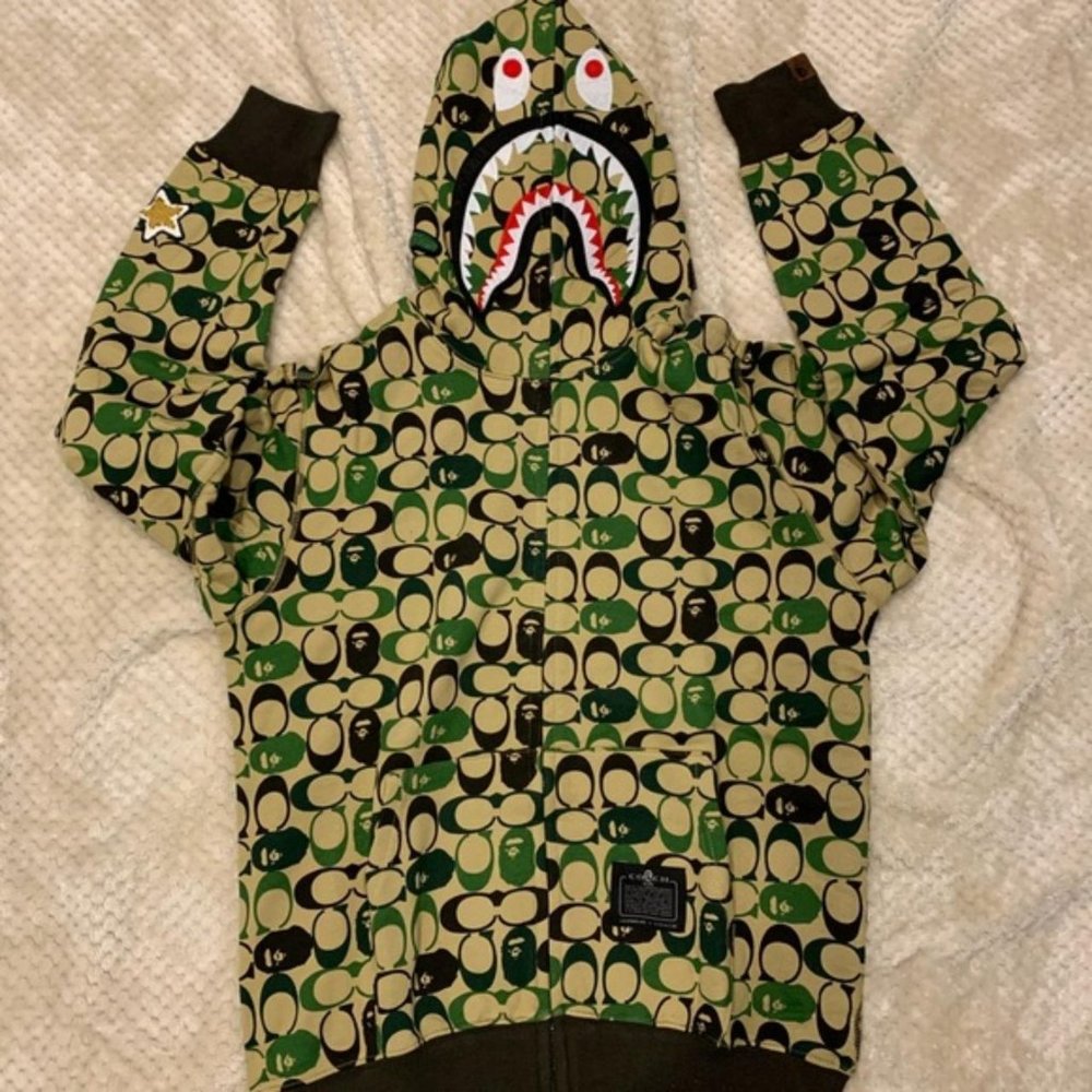 Bape A Bathing Ape Dinosaur Shark Hoodie. ⭐️